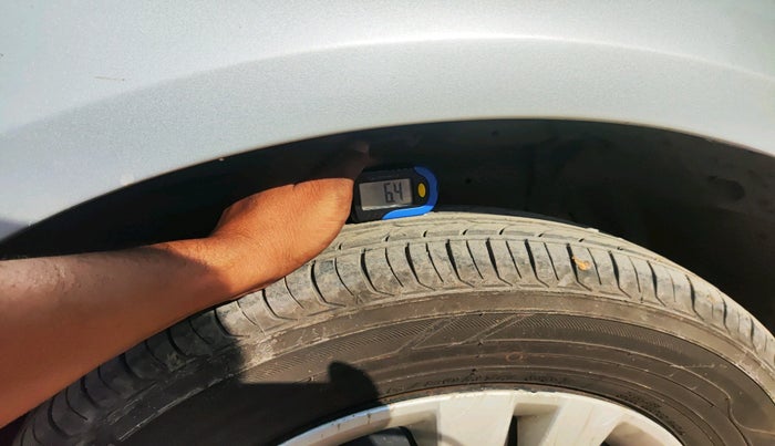 2014 Maruti Swift Dzire VDI, Diesel, Manual, 2,18,435 km, tyre