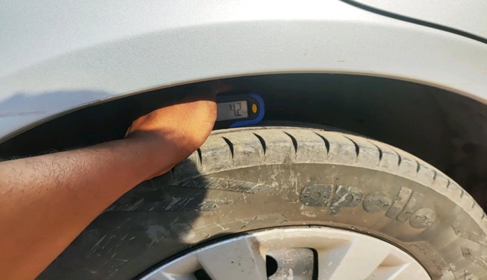 2014 Maruti Swift Dzire VDI, Diesel, Manual, 2,18,435 km, tyre