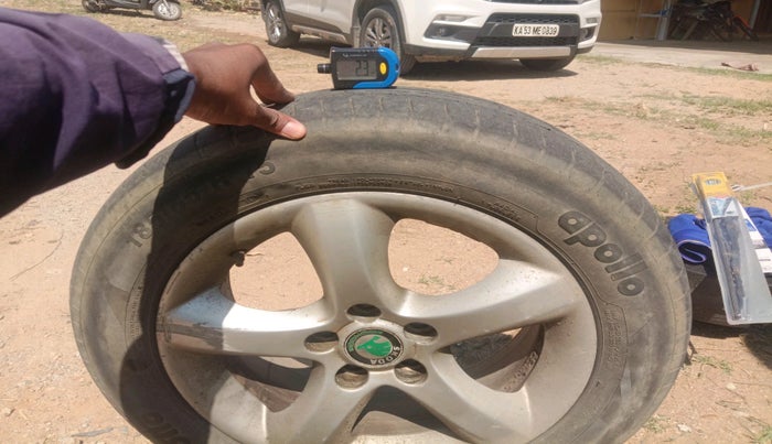 2012 Skoda Rapid ELEGANCE 1.6 TDI CR MT, Diesel, Manual, 1,39,709 km, tyre