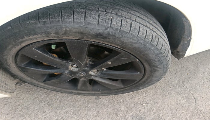 2013 Hyundai Verna FLUIDIC 1.6 CRDI SX, Diesel, Manual, 1,03,757 km, tyre