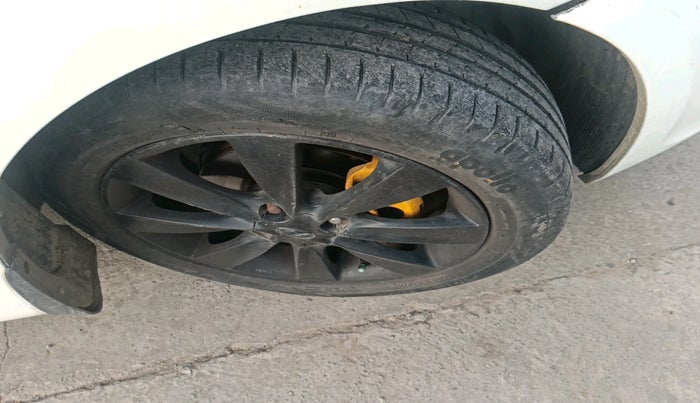 2013 Hyundai Verna FLUIDIC 1.6 CRDI SX, Diesel, Manual, 1,03,757 km, tyre