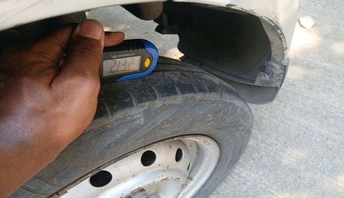 2013 Maruti Wagon R 1.0 LXI CNG, CNG, Manual, 1,34,773 km, tyre