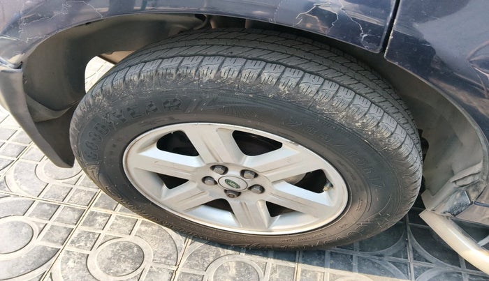 2014 Landrover Freelander 2 TD4 SE, Diesel, Automatic, 1,51,176 km, tyre