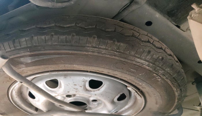 2022 Maruti Eeco 5 STR AC (O), Petrol, Manual, 92,289 km, tyre