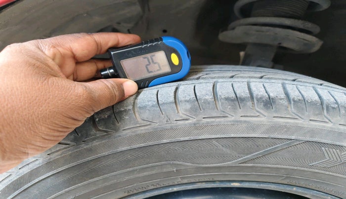 2013 Maruti Swift VDI, Diesel, Manual, 1,02,525 km, tyre