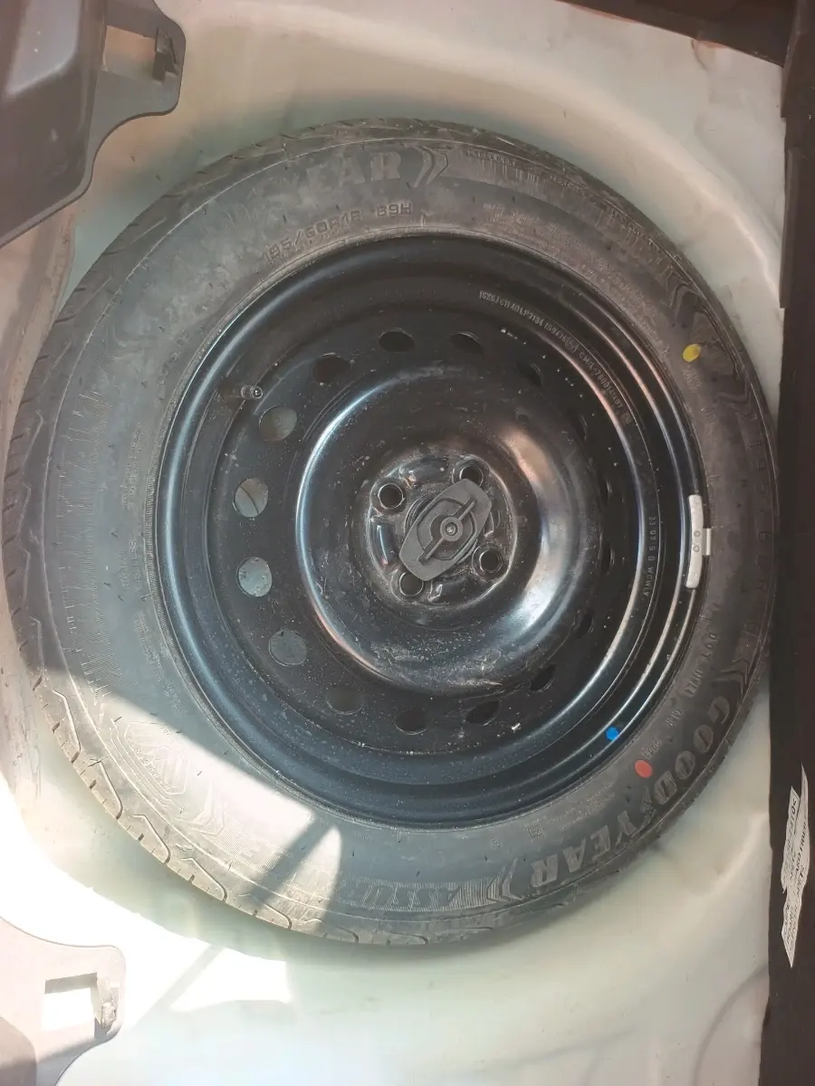 2023 Maruti FRONX DELTA PLUS 1.2MT, Petrol, Manual, 10,00,001 km, tyre