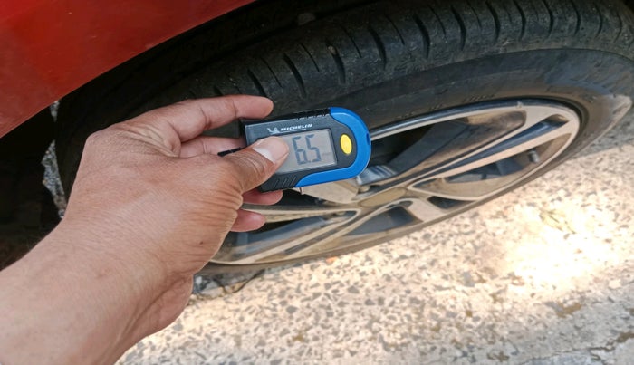 2023 Tata ALTROZ XZA, Petrol, Automatic, 28,970 km, tyre