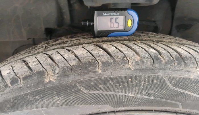 2020 Tata NEXON XM PETROL, Petrol, Manual, 98,632 km, tyre