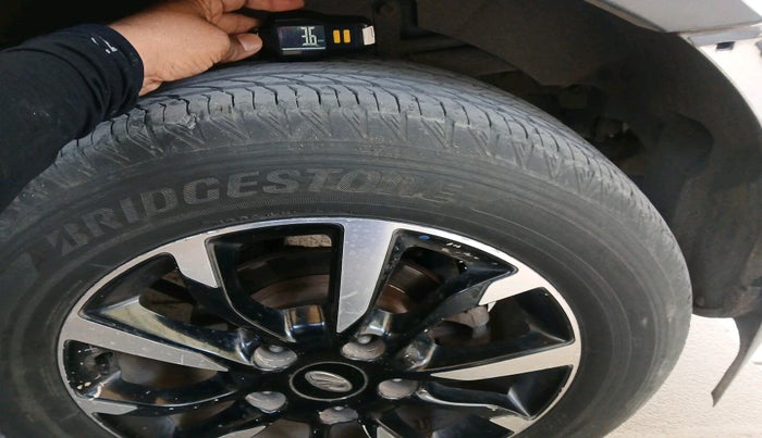 2018 Mahindra XUV500 W11 AT, Diesel, Automatic, 1,34,428 km, tyre