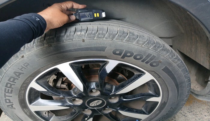 2018 Mahindra XUV500 W11 AT, Diesel, Automatic, 1,34,428 km, tyre