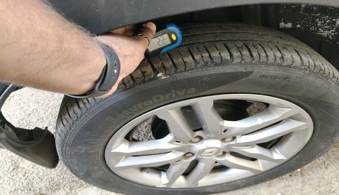 2020 Renault TRIBER RXZ AMT, Petrol, Automatic, 52,811 km, tyre