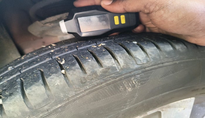 2022 Volkswagen TAIGUN TOPLINE 1.0 TSI MT, Petrol, Manual, 57,979 km, tyre