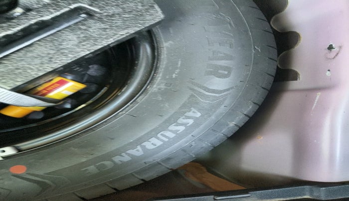 2022 Volkswagen TAIGUN TOPLINE 1.0 TSI MT, Petrol, Manual, 57,979 km, tyre