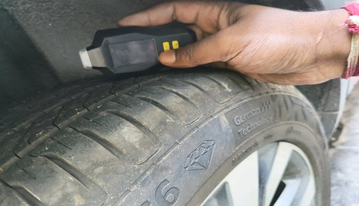 2022 Volkswagen TAIGUN TOPLINE 1.0 TSI MT, Petrol, Manual, 57,979 km, tyre