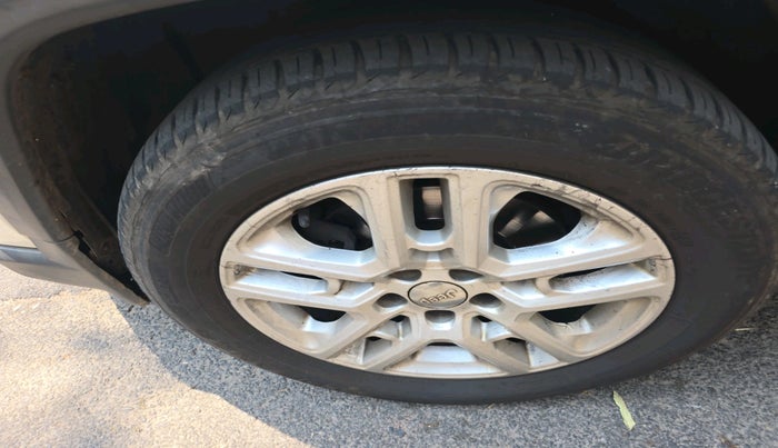 2017 Jeep Compass LIMITED 2.0 DIESEL 4X4, Diesel, Manual, 1,43,089 km, tyre