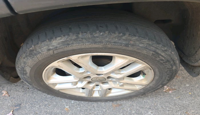 2017 Jeep Compass LIMITED 2.0 DIESEL 4X4, Diesel, Manual, 1,43,089 km, tyre