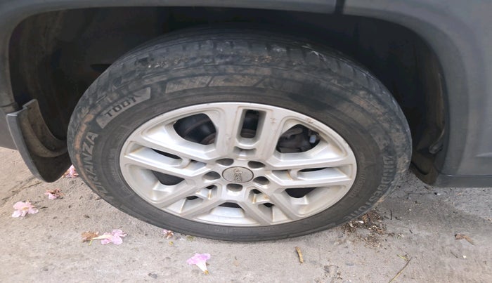 2017 Jeep Compass LIMITED 2.0 DIESEL 4X4, Diesel, Manual, 1,43,089 km, tyre