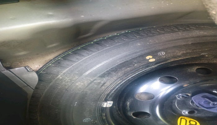 2019 Maruti Swift ZXI AMT, Petrol, Automatic, 81,817 km, tyre