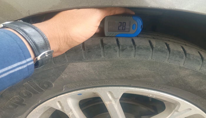 2019 Maruti Swift ZXI AMT, Petrol, Automatic, 81,817 km, tyre