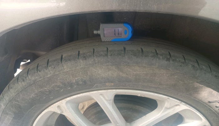 2019 Maruti Swift ZXI AMT, Petrol, Automatic, 81,817 km, tyre