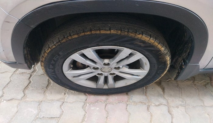 2016 Maruti Vitara Brezza ZDI, Diesel, Manual, 1,47,130 km, tyre