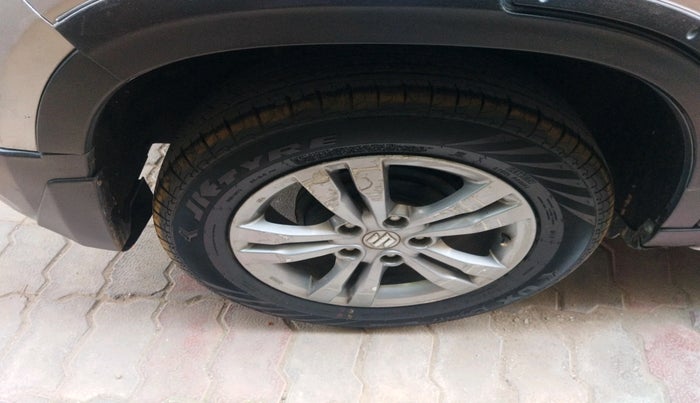 2016 Maruti Vitara Brezza ZDI, Diesel, Manual, 1,47,130 km, tyre