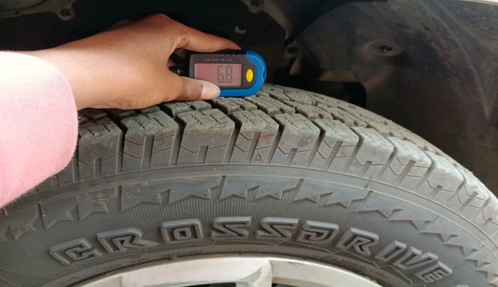 2017 Mahindra TUV300 T6 PLUS, Diesel, Manual, 1,09,766 km, tyre