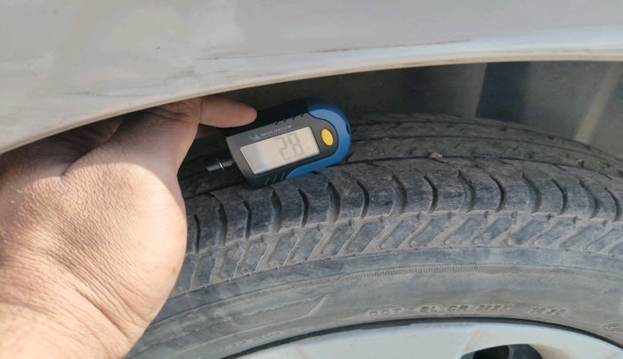 2011 Maruti Ritz VXI, Petrol, Manual, 1,10,123 km, tyre