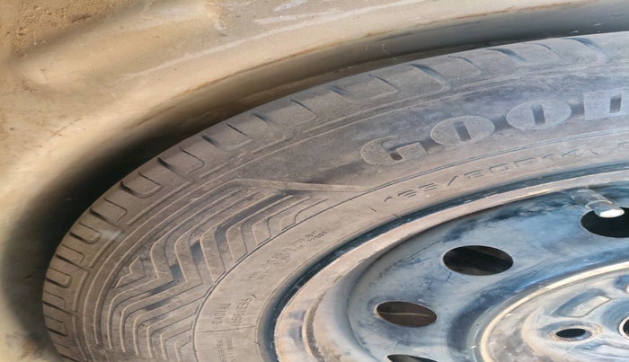 2011 Maruti Ritz VXI, Petrol, Manual, 1,10,123 km, tyre