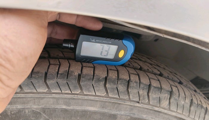 2011 Maruti Ritz VXI, Petrol, Manual, 1,10,123 km, tyre