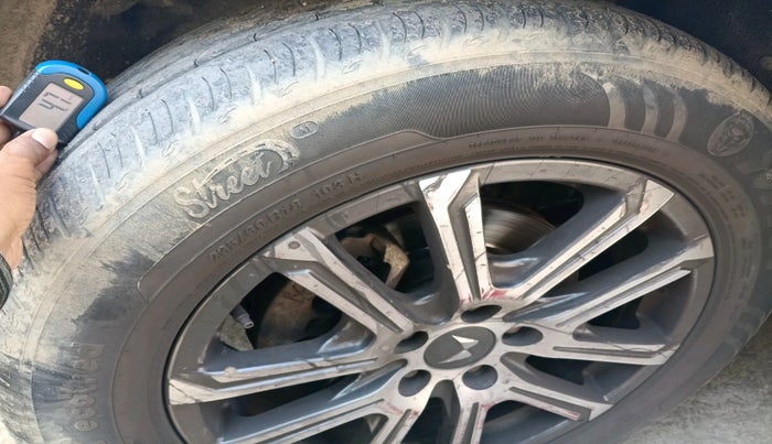 2021 Mahindra XUV700 AX 7 LUXURY P AT 7 STR, Petrol, Automatic, 49,311 km, tyre