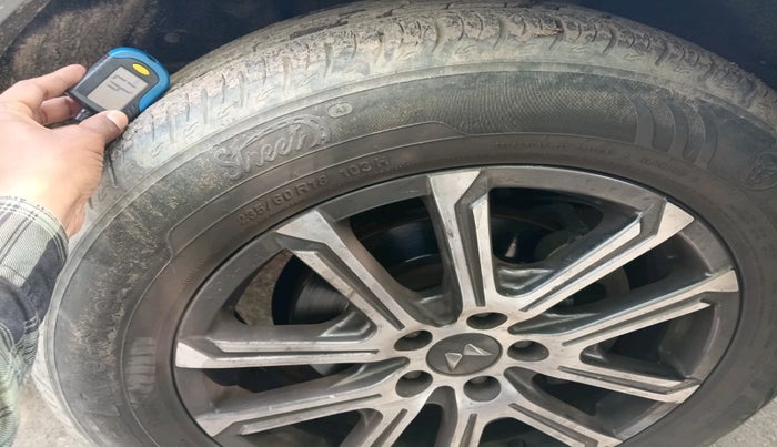 2021 Mahindra XUV700 AX 7 LUXURY P AT 7 STR, Petrol, Automatic, 49,311 km, tyre