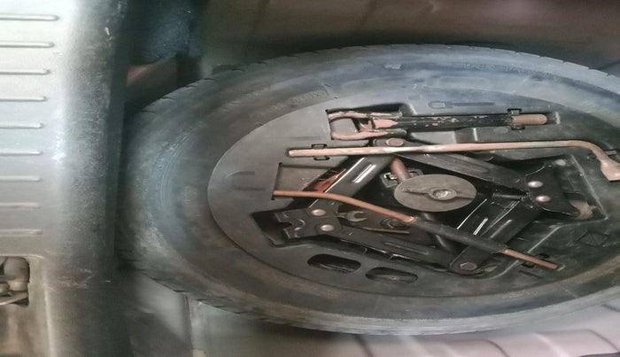 2016 Mahindra Kuv100 K6 D 6 STR, Diesel, Manual, 59,008 km, tyre