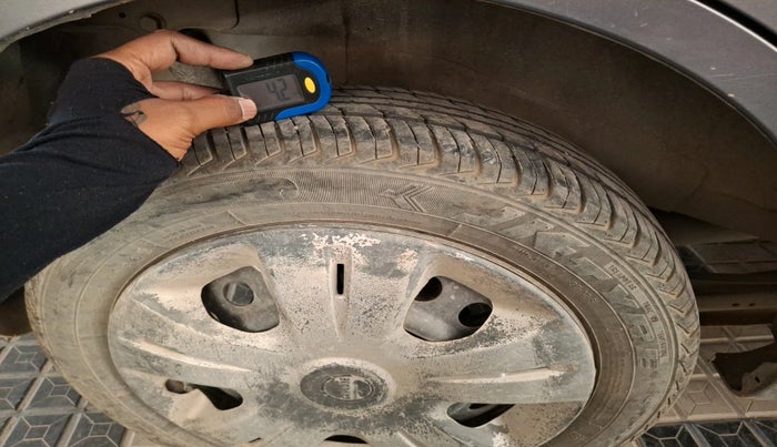 2014 Maruti Wagon R 1.0 VXI, Petrol, Manual, 1,14,008 km, tyre