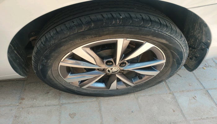 2022 Skoda SLAVIA STYLE 1.0L TSI AT, Petrol, Automatic, 37,480 km, tyre