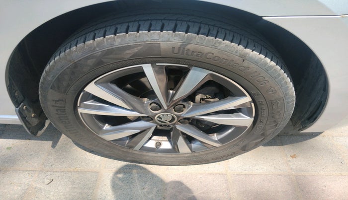 2022 Skoda SLAVIA STYLE 1.0L TSI AT, Petrol, Automatic, 37,480 km, tyre