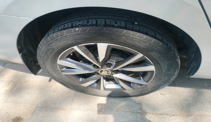 2022 Skoda SLAVIA STYLE 1.0L TSI AT, Petrol, Automatic, 37,480 km, tyre