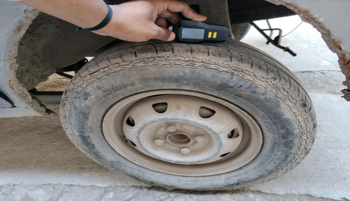 2015 Maruti Eeco 5 STR WITH A/C+HTR CNG, CNG, Manual, 1,14,070 km, tyre