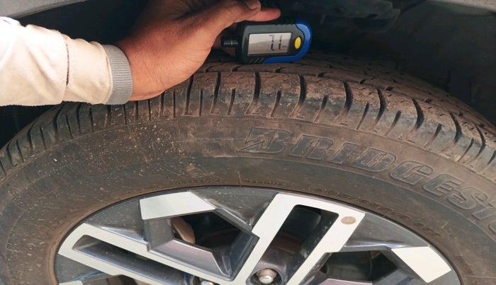 2022 Hyundai VENUE S(O) 1.2, CNG, Manual, 25,183 km, tyre