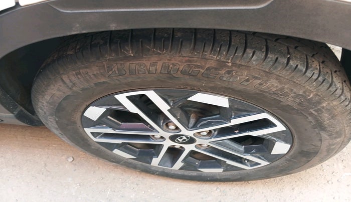 2022 Hyundai VENUE S(O) 1.2, CNG, Manual, 25,183 km, tyre