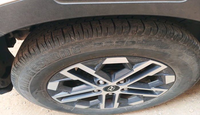 2022 Hyundai VENUE S(O) 1.2, CNG, Manual, 25,183 km, tyre