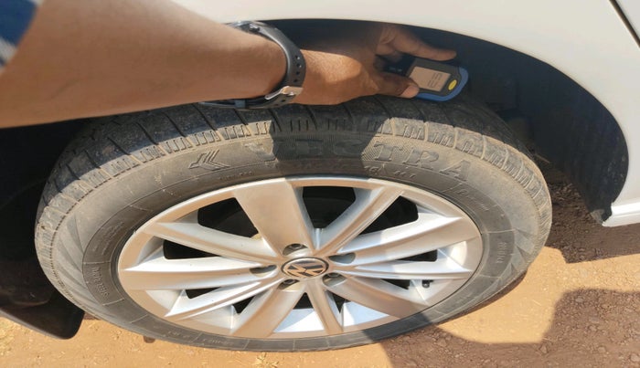 2017 Volkswagen Vento HIGHLINE PLUS 1.6 16 ALLOY, Petrol, Manual, 37,236 km, tyre