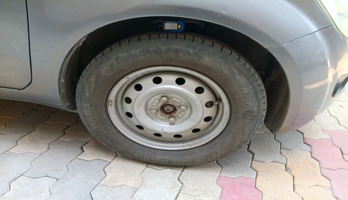 2011 Maruti Ritz LXI, Petrol, Manual, 73,717 km, tyre