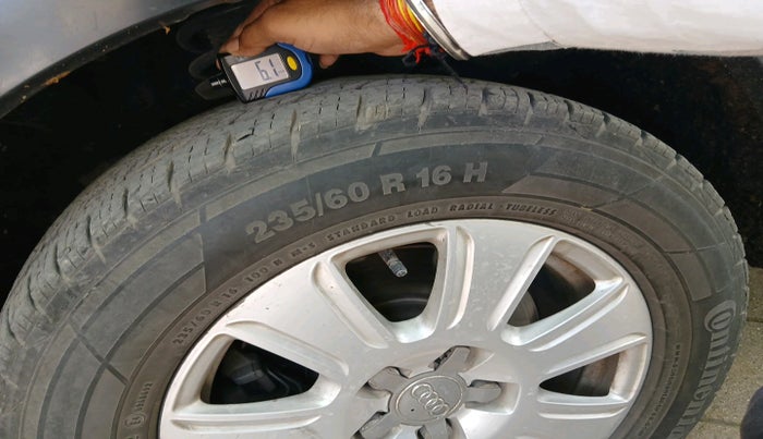 2014 Audi Q3 35 TDI Quattro, Diesel, Automatic, 1,41,046 km, tyre