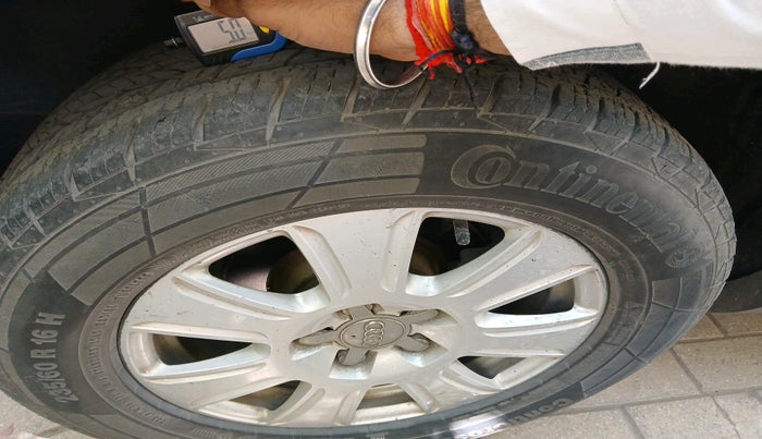 2014 Audi Q3 35 TDI Quattro, Diesel, Automatic, 1,41,046 km, tyre