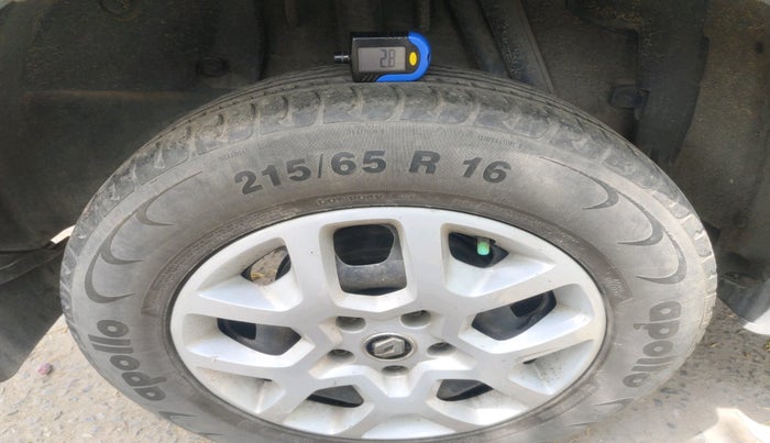 2018 Renault Duster RXL PETROL, Petrol, Manual, 33,174 km, tyre