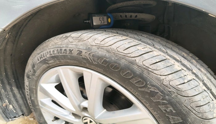 2013 Volkswagen Polo COMFORTLINE 1.2L PETROL, Petrol, Manual, 1,29,078 km, tyre