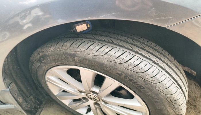 2013 Volkswagen Polo COMFORTLINE 1.2L PETROL, Petrol, Manual, 1,29,078 km, tyre