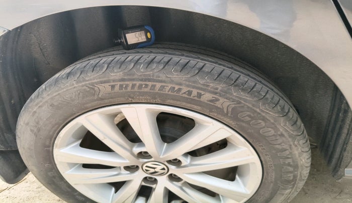 2013 Volkswagen Polo COMFORTLINE 1.2L PETROL, Petrol, Manual, 1,29,078 km, tyre