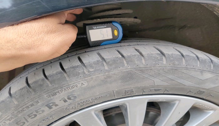 2015 Maruti Ciaz ZXI+, Petrol, Manual, 1,24,407 km, tyre